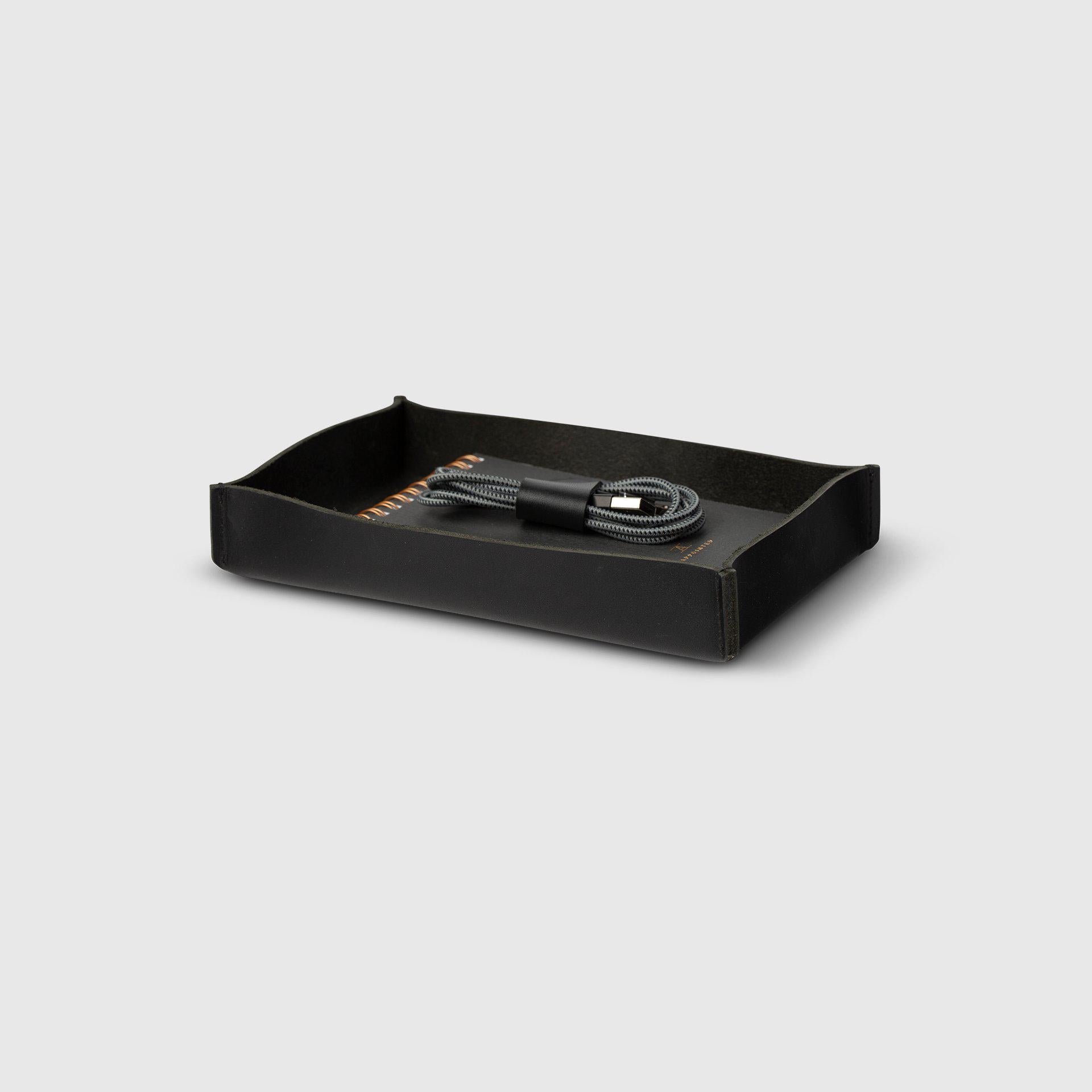 https://cdn.shopify.com/s/files/1/1823/9587/products/01-artifox-valet-tray-black.jpg?v=1607396754