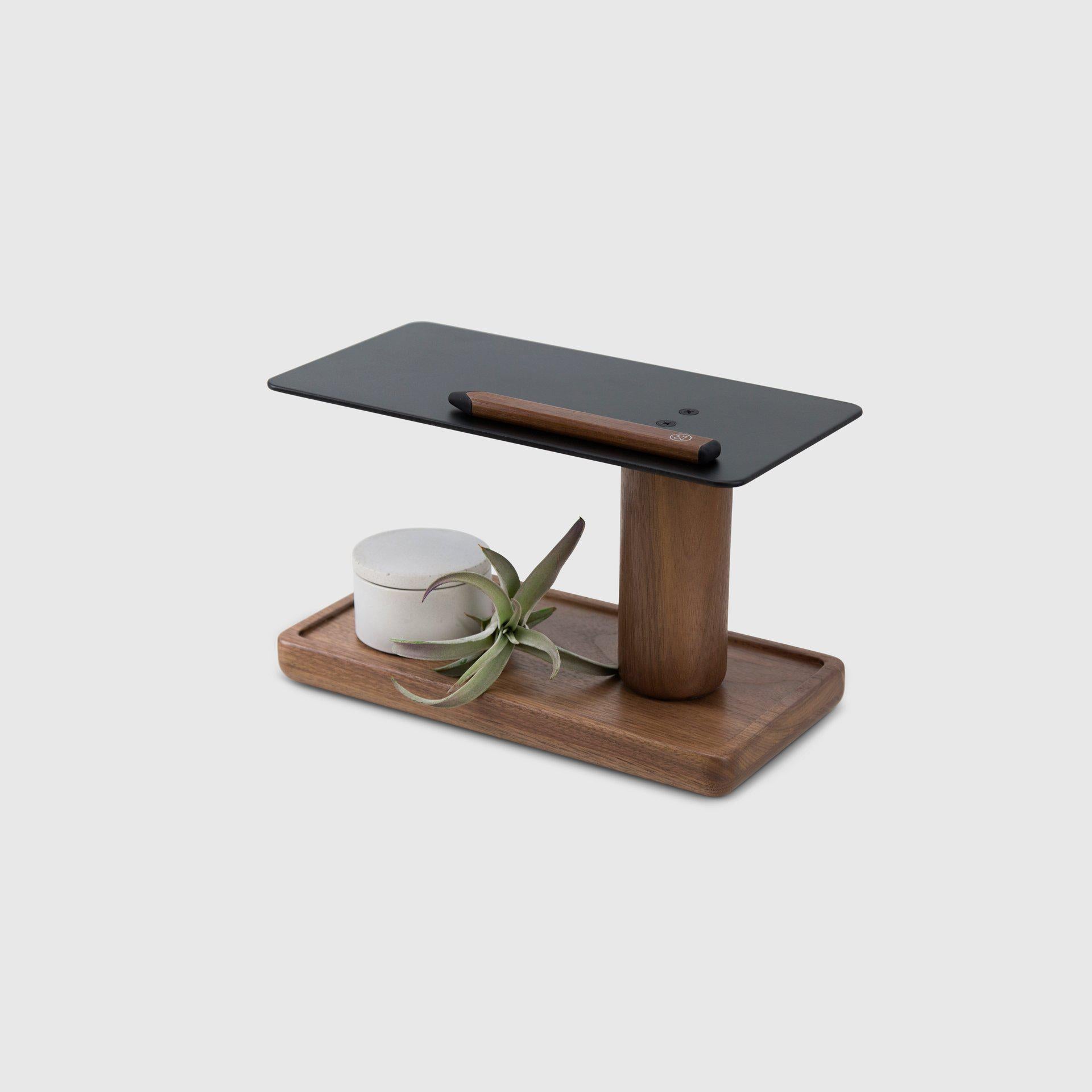 https://cdn.shopify.com/s/files/1/1823/9587/products/A01-artifox-small-stand-walnut.jpg?v=1607396074