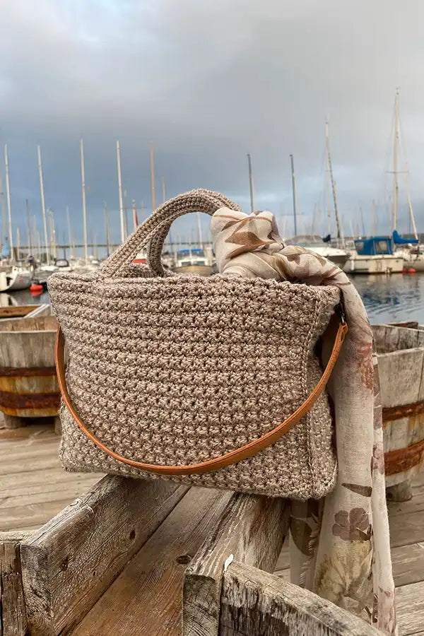 Crochet bag with leather strap