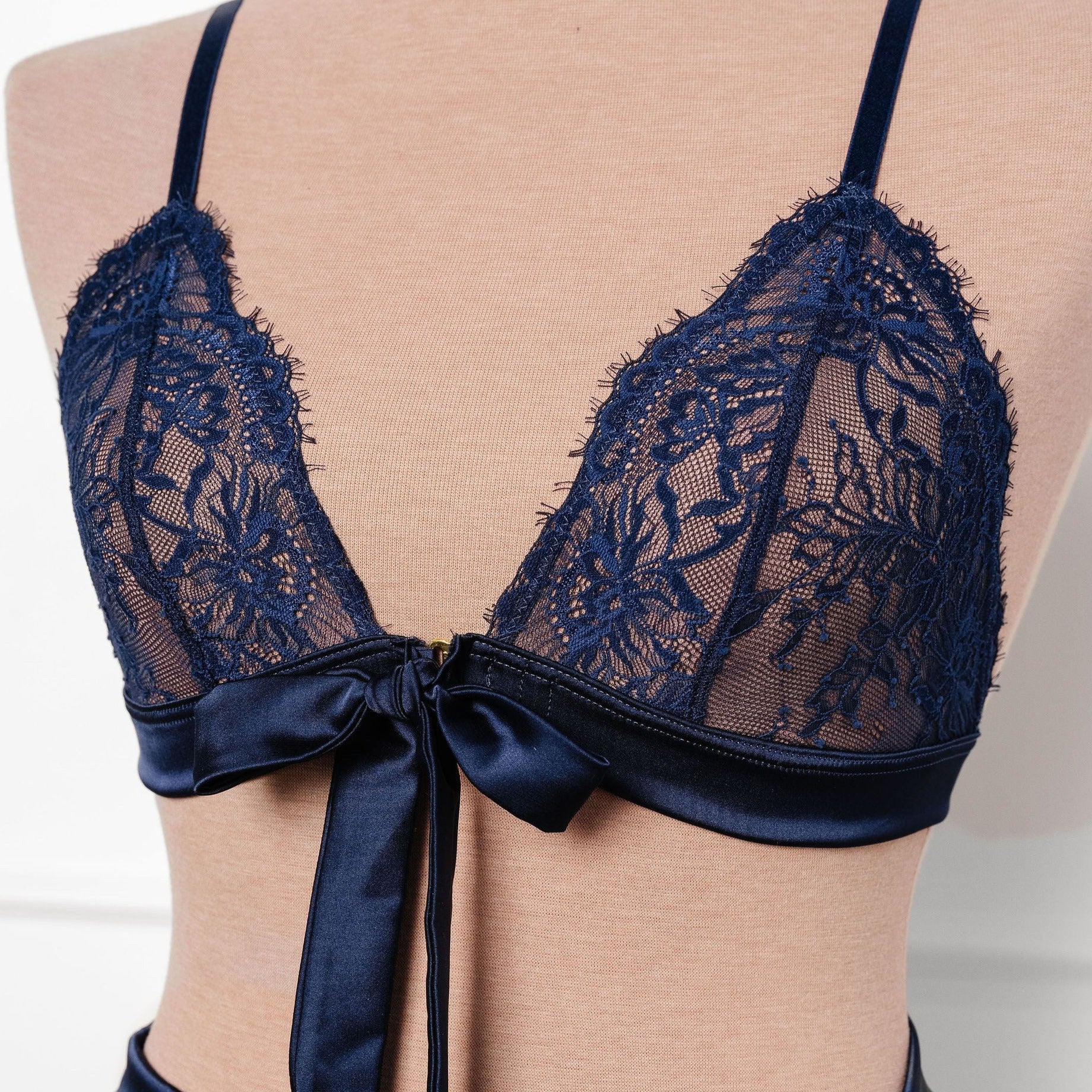 Eyelash Lace Bow Bralette - Navy by Mentionables