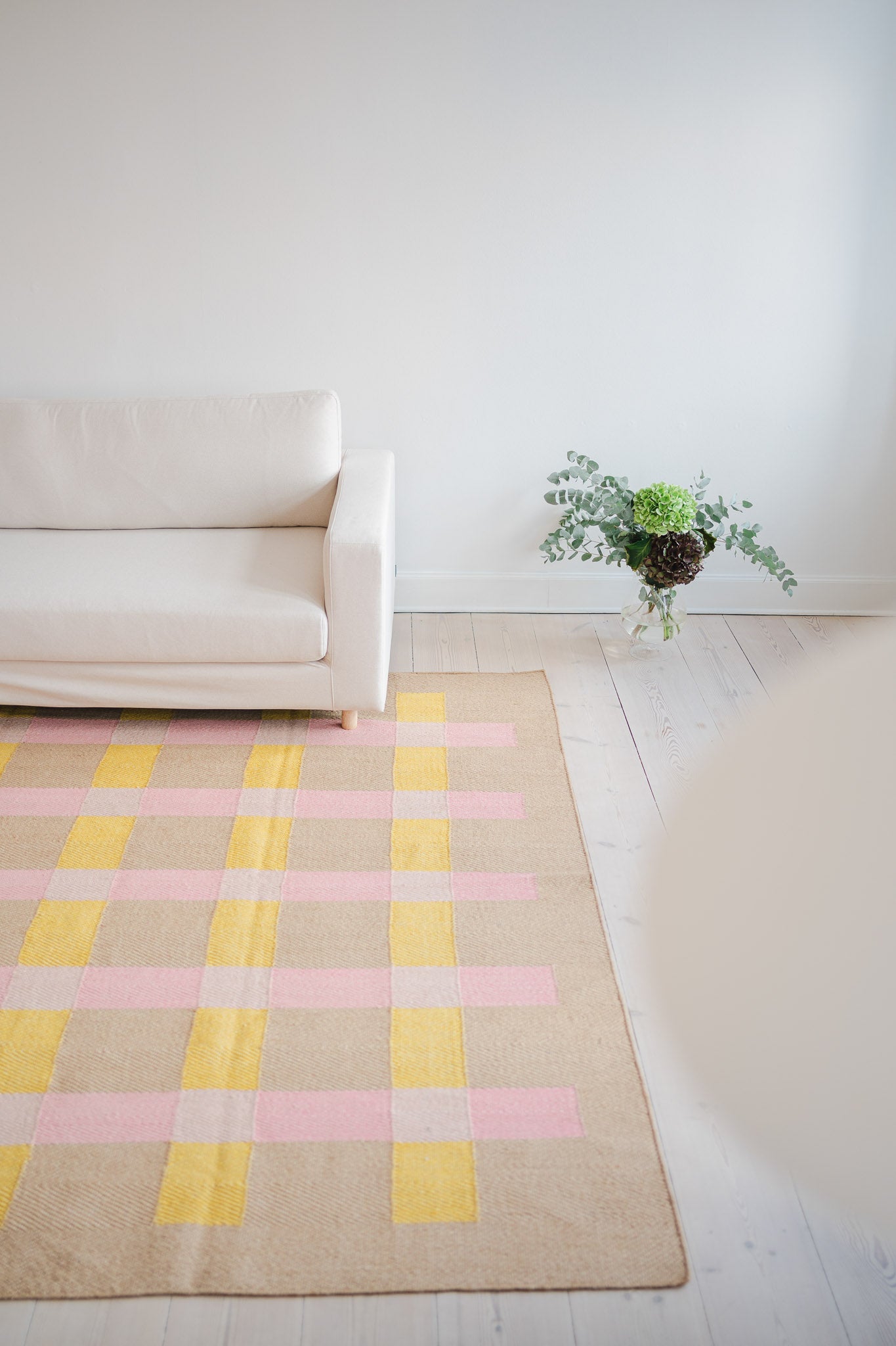 Tablelab – Product image – Matias Møllenbach - Jute Rug w. pink and yellow stripes 170x240cm