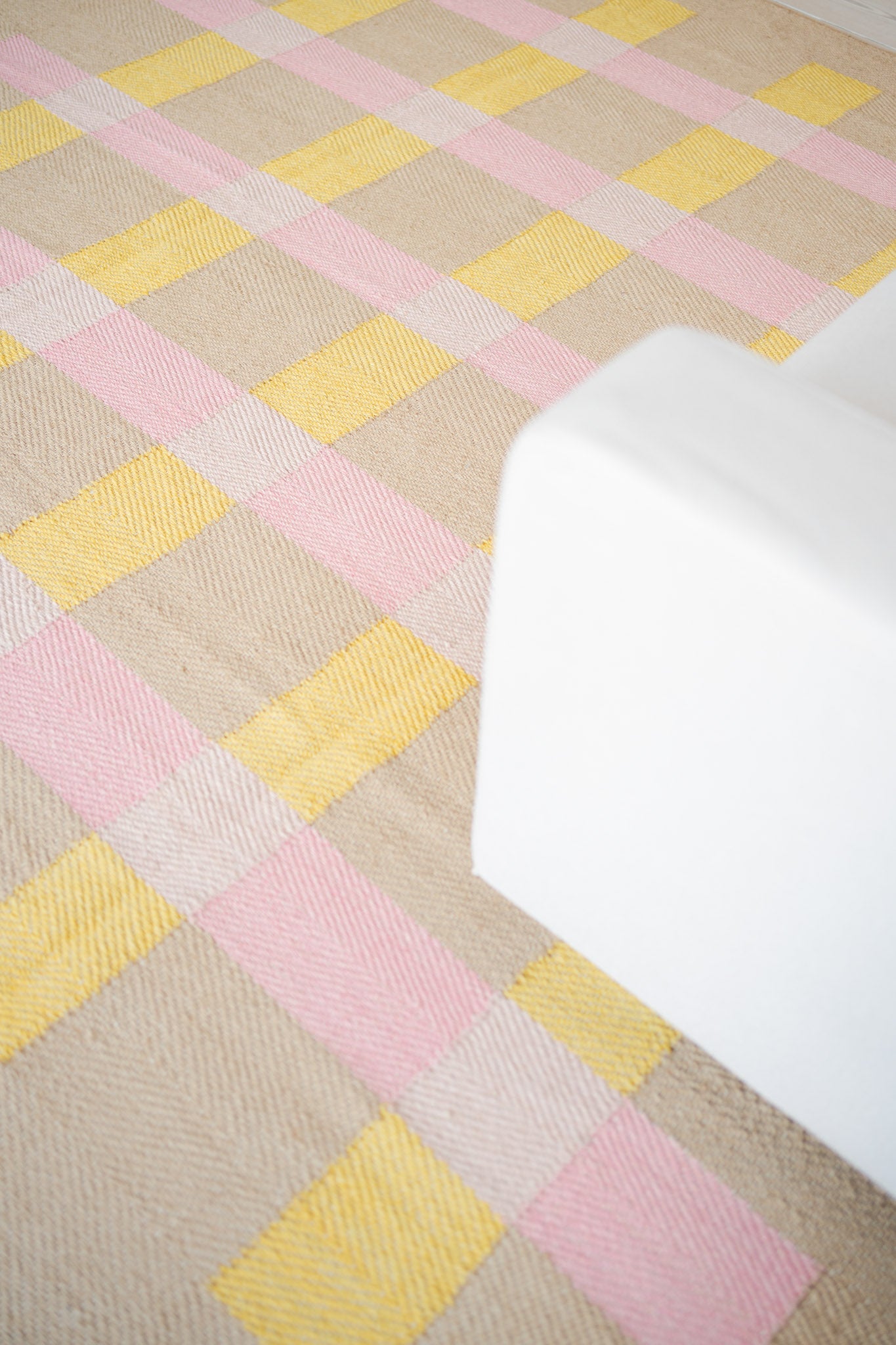 Tablelab – Product image – Matias Møllenbach - Jute Rug w. pink and yellow stripes 170x240cm