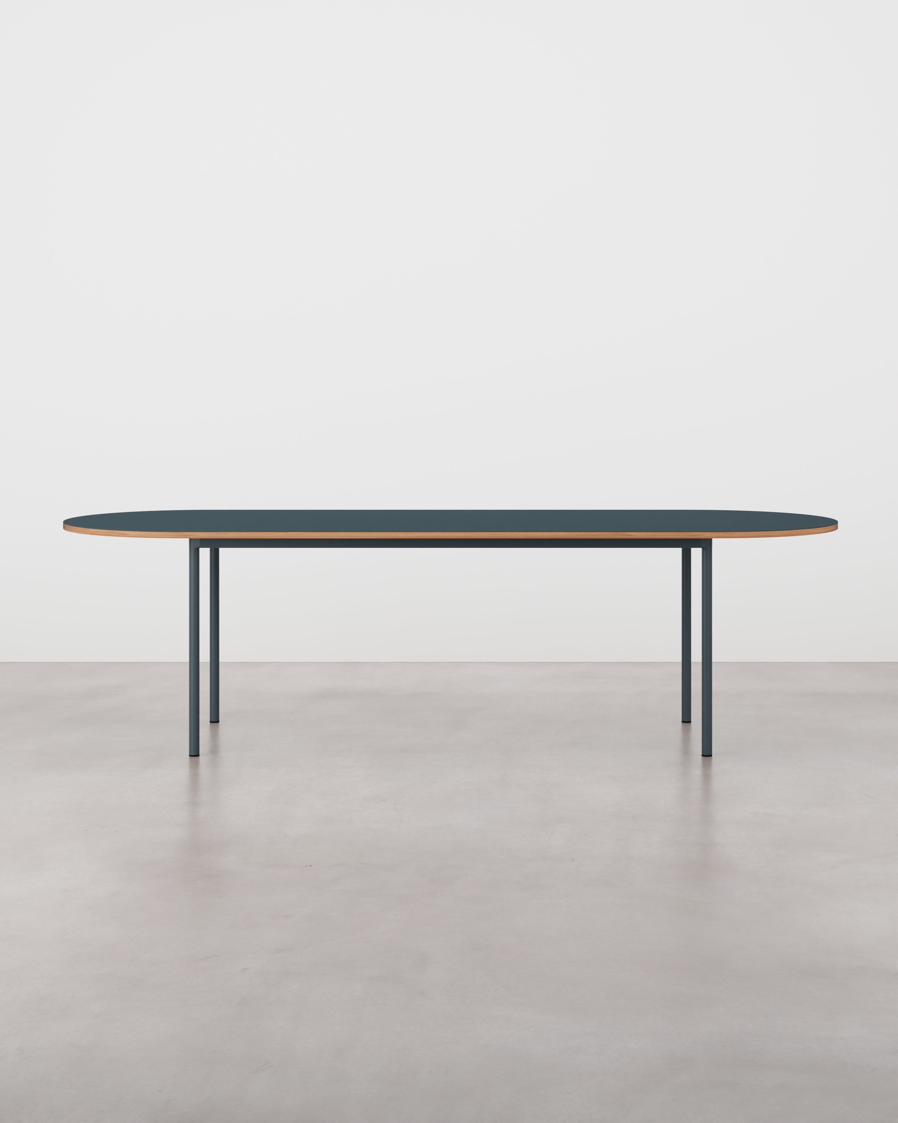 Tablelab – Product image – ESSENTIAL COLOR "Pill" Dining Table