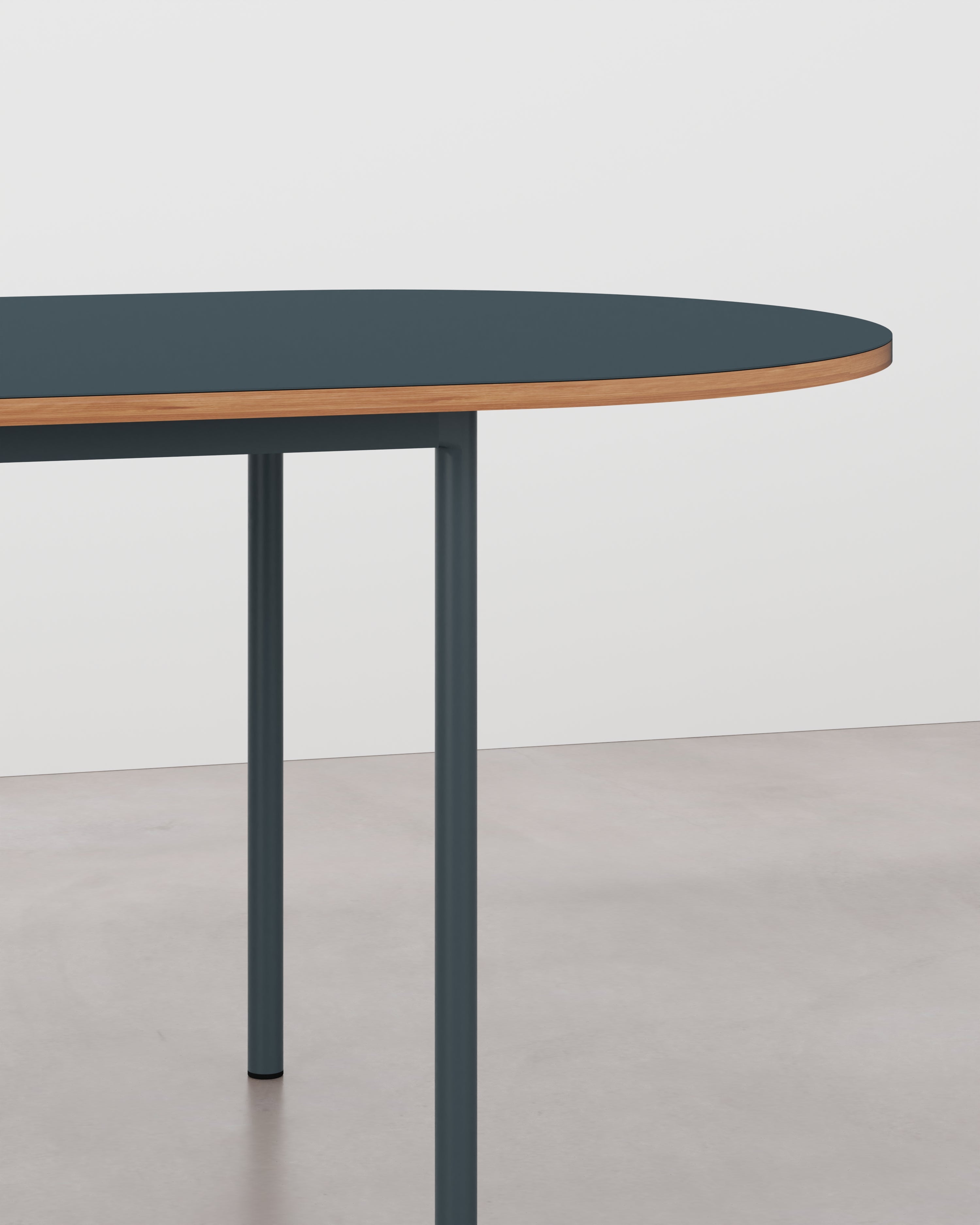 Tablelab – Product image – ESSENTIAL COLOR "Pill" Dining Table