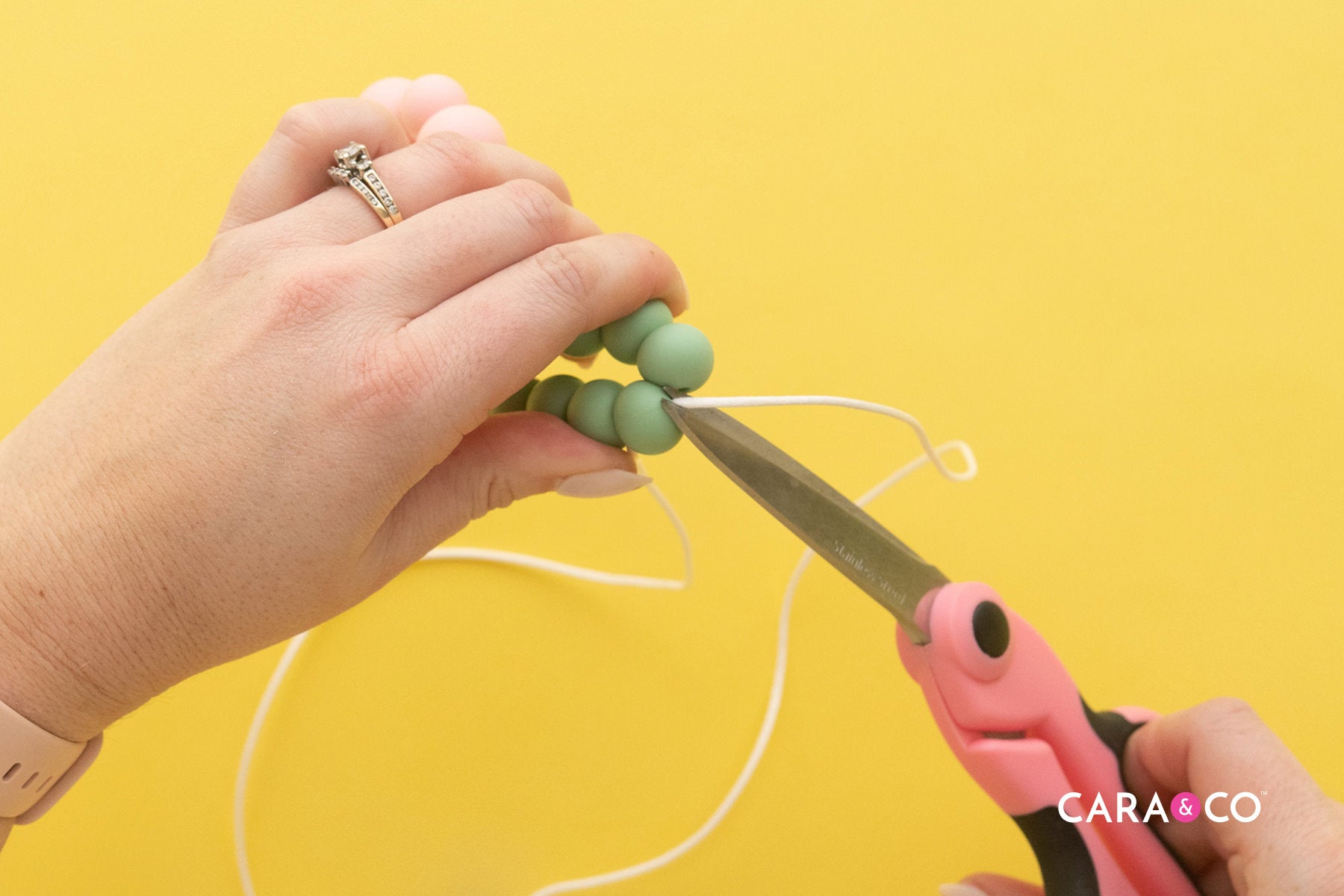 Trim the ends of your cord - Tutorial - Cara & Co