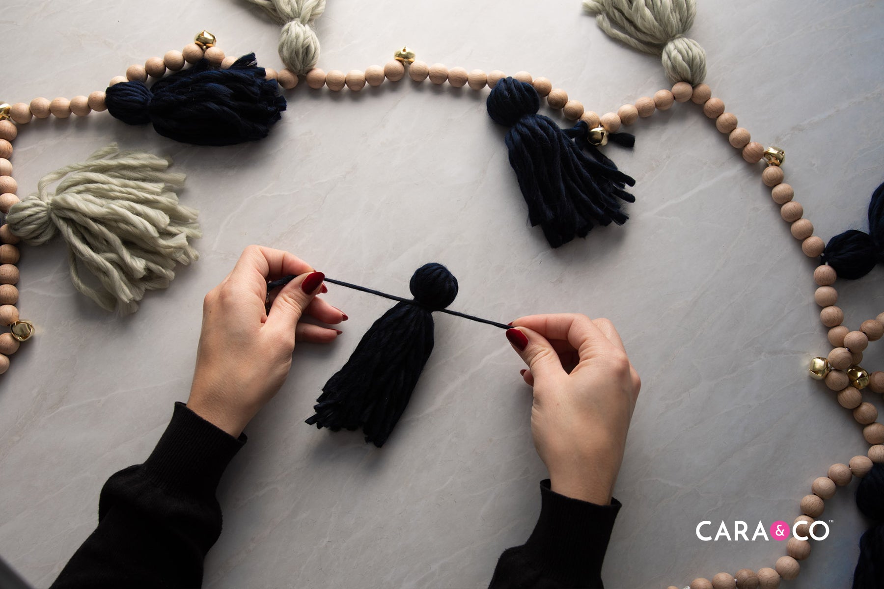 DIY Wool Tassel - Timeless Holiday Garland Tutorial 