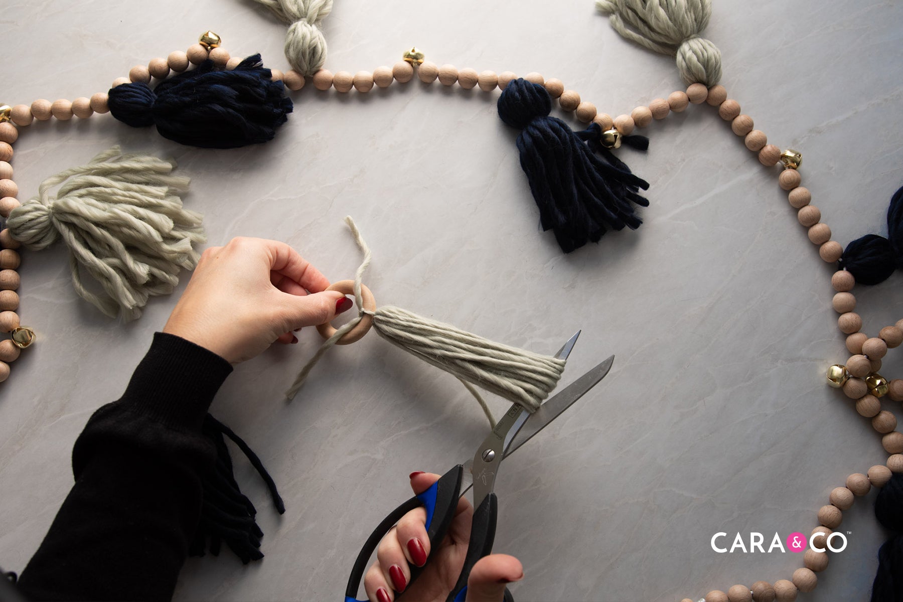 Wool Tassel Tutorial - Christmas Garland DIY 