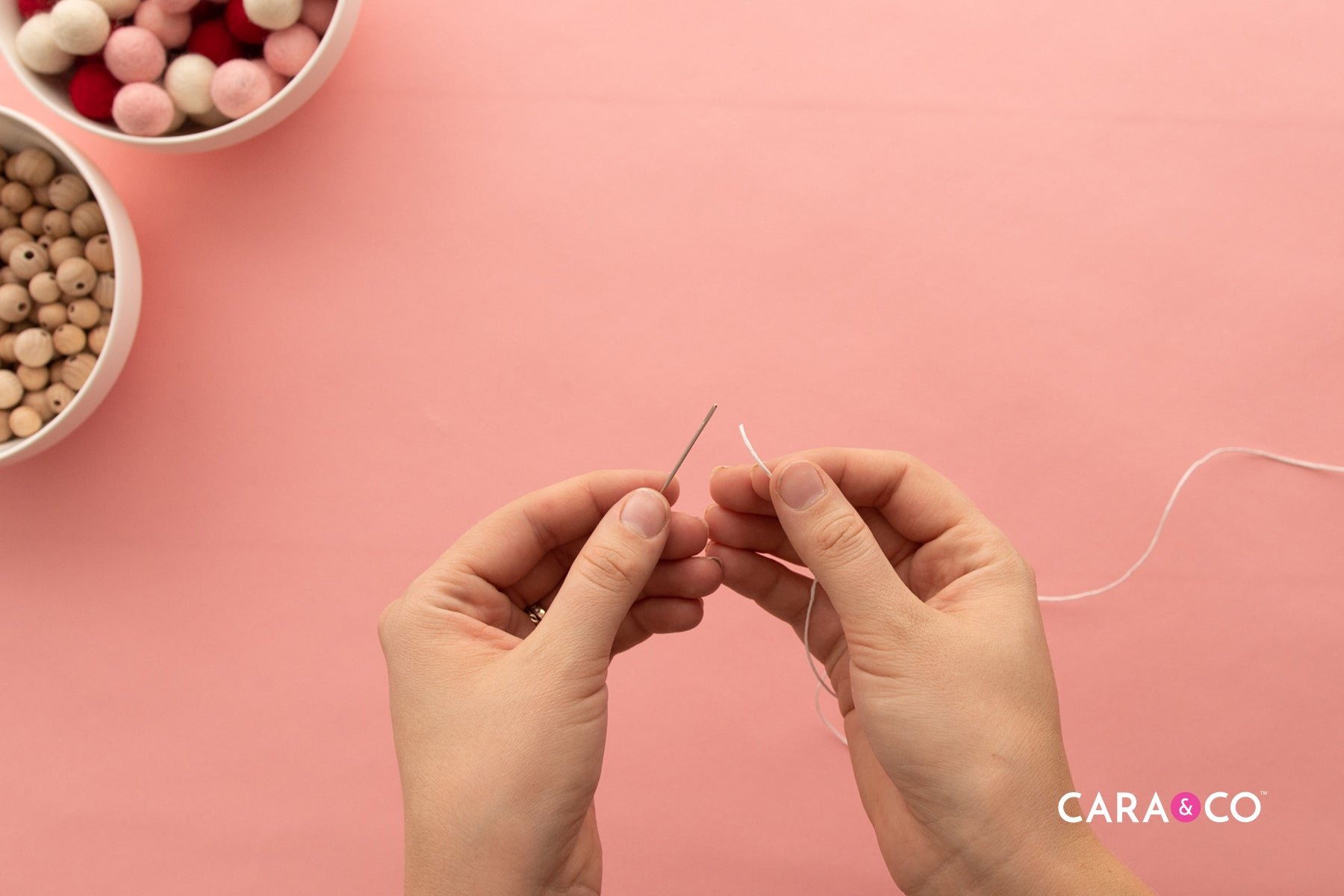 Thread your needle - Step-by-Step Tutorial - Cara & Co