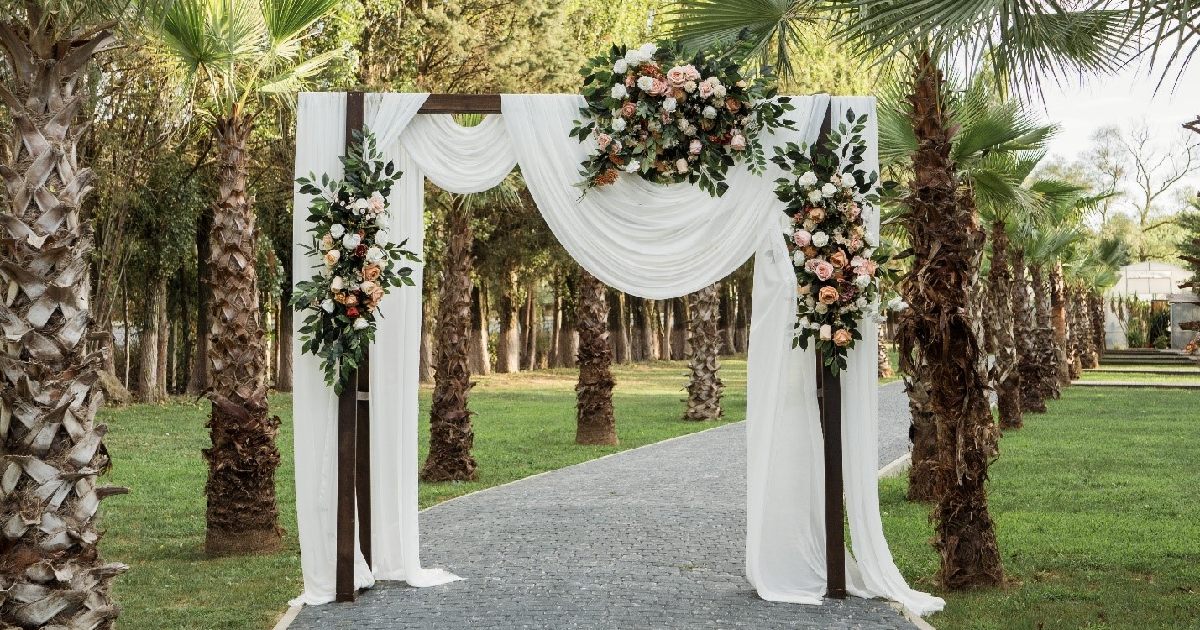 What Is A Wedding Arch