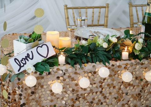 gold and white table decorations