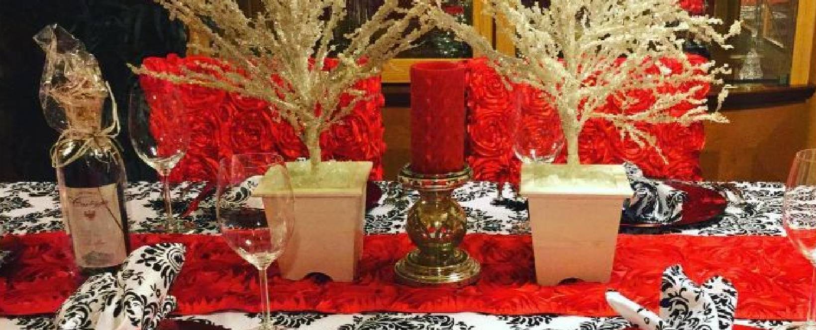 Trendy Red & White Christmas Tablescape