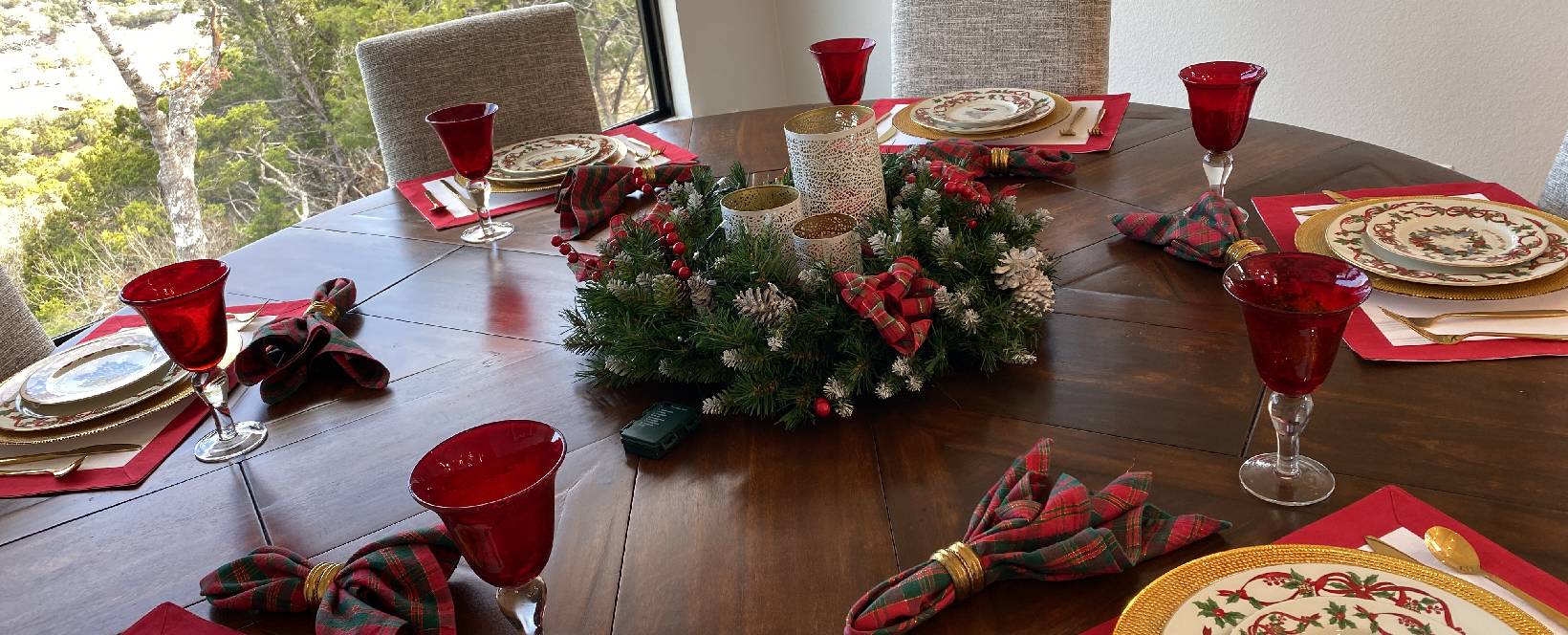 Sophisticated Christmas Tablescape
