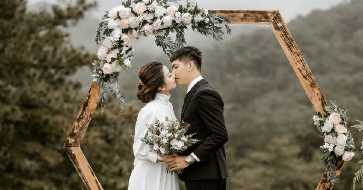 geometric-wedding-arch