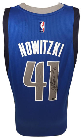 Dirk Nowitzki Autographed Dallas Mavericks Sports Memorabilia