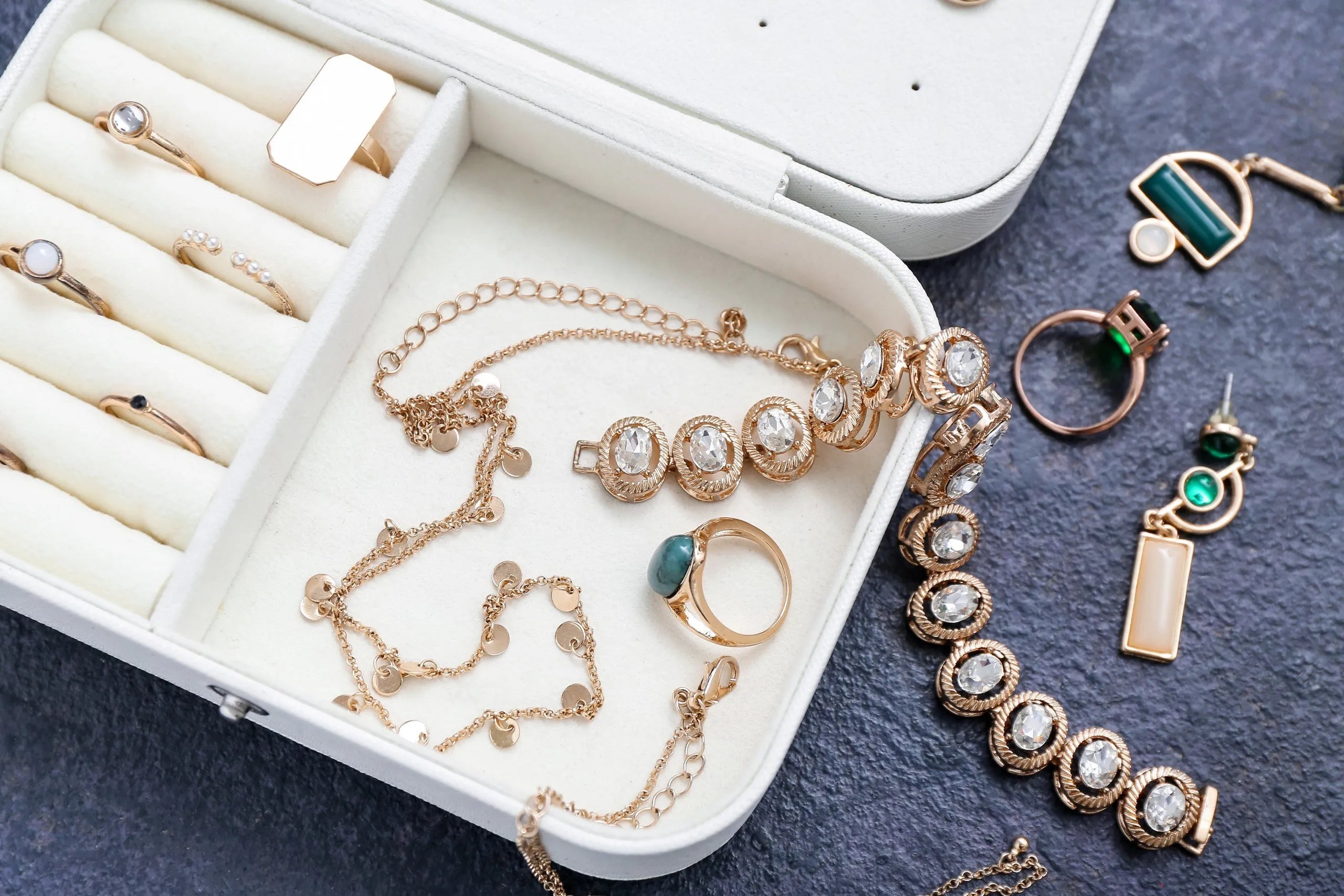 Jewelry items are versatile and highly customizable. Source: Shutterstock.