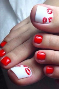 Kiss Mark Toe Nail Design for Valentine's Day
