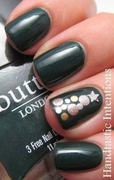 Christmas Tree Polka Dot Nail Art Design