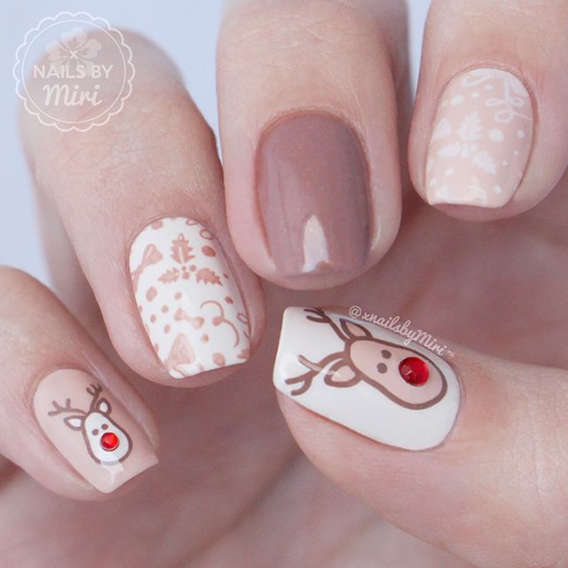 65 Christmas Nails Designs to Complete Holiday Look