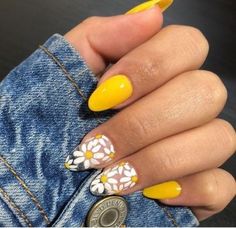 Daisy Nail Design-3