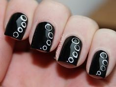 Bubble black and white nail design