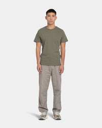 Classic Fit, Men (Olive Green) | bareen | Modellen er 181 cm og har str. M på