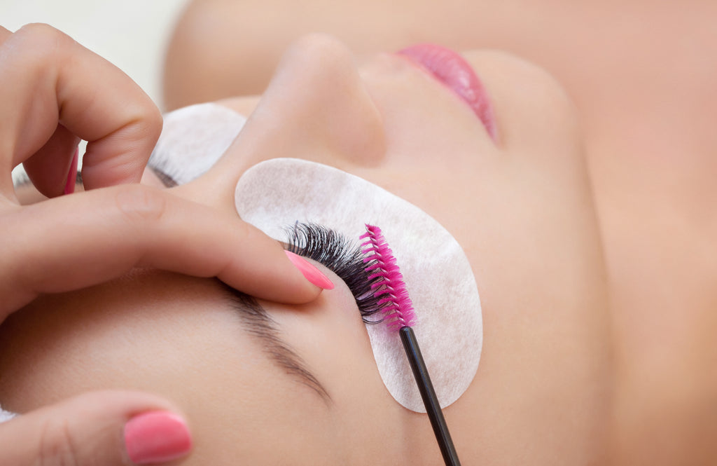 Eyelash extension procedure with nano mister to cure adhesive. Cartel Lash