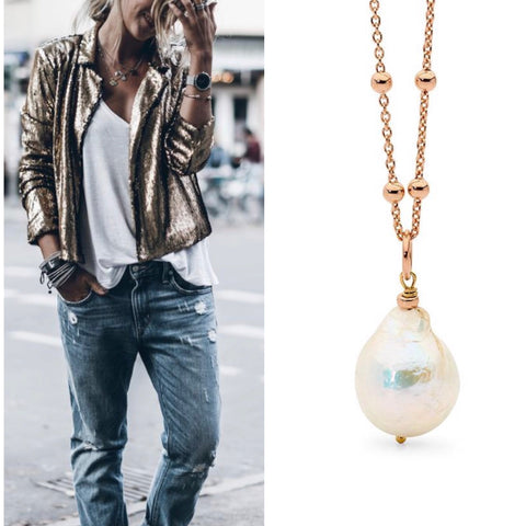 Leoni & Vonk rose gold chain with pearl necklace and metallic jacket