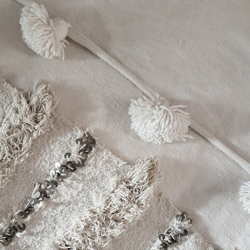 white pompom blanket – azulbereber
