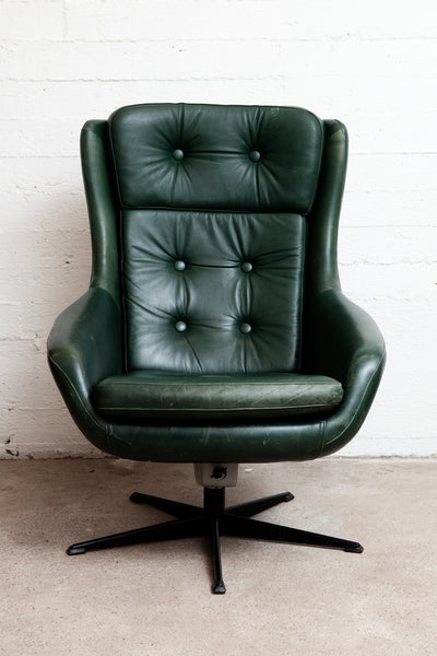 TV-tuoli, vihreää nahkaa – Oranki Vintage & Untiques