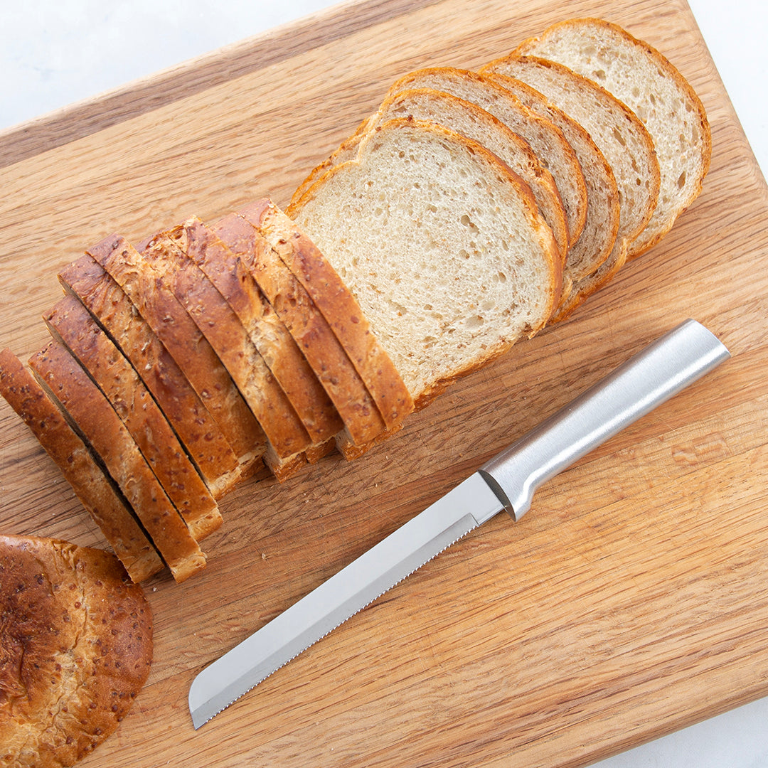 Love making crusty rustic loaves, but hate cutting them? Maybe it's time to  sharpen your bread knife! Our VG2 knife sharpeners can quickly…