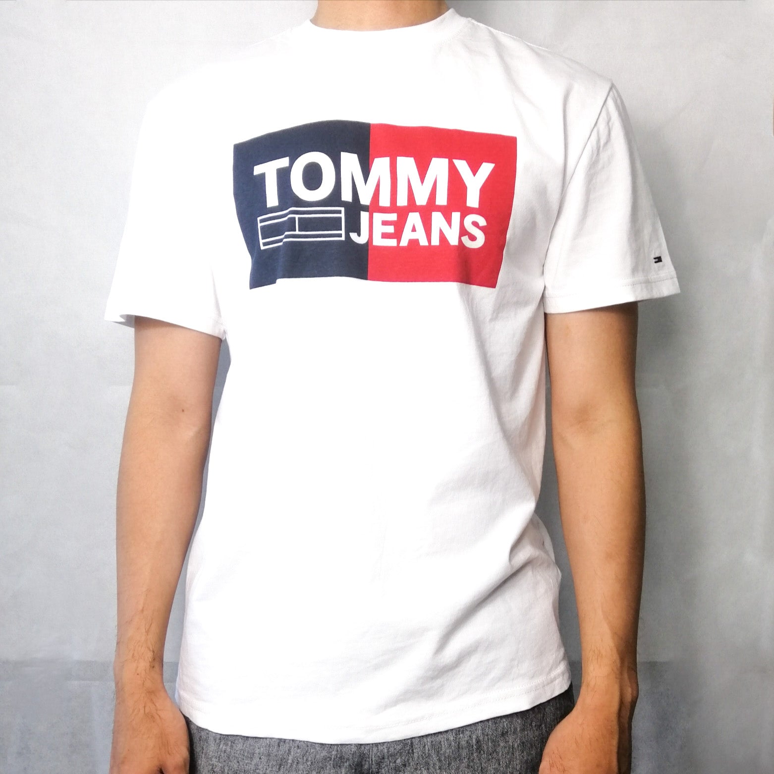 tommy jeans box logo