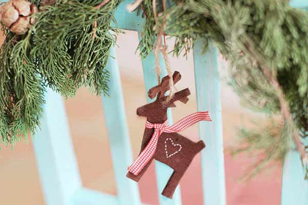 Little wood deer decoration