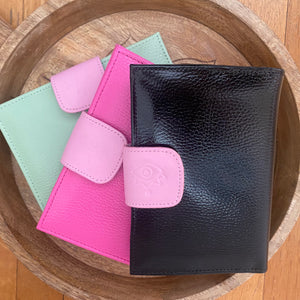 Portapasaporte Maureen - Gaucha Chica