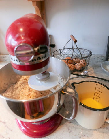 Kitchen aid mixing Skolebrod dough