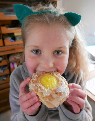 Skolebrod Alice & Astrid bakes