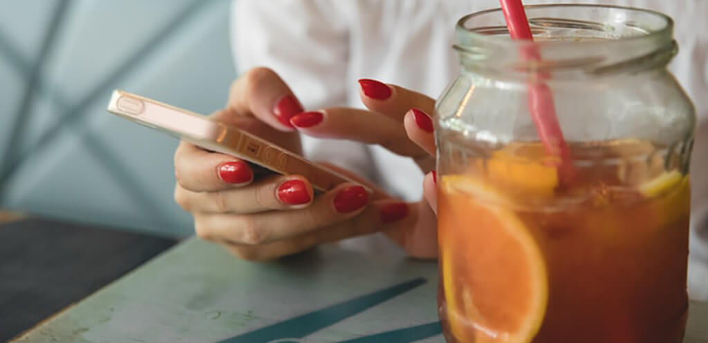 red nails