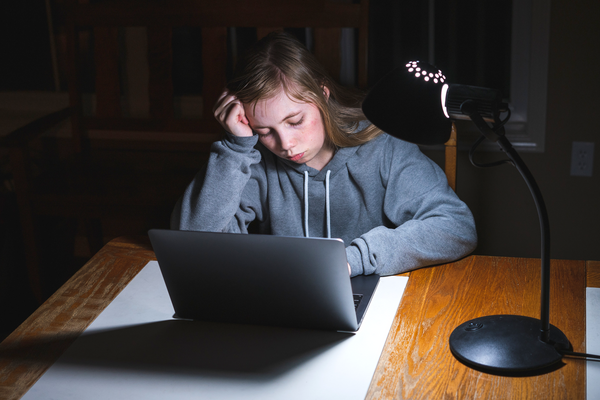 teen using study drugs