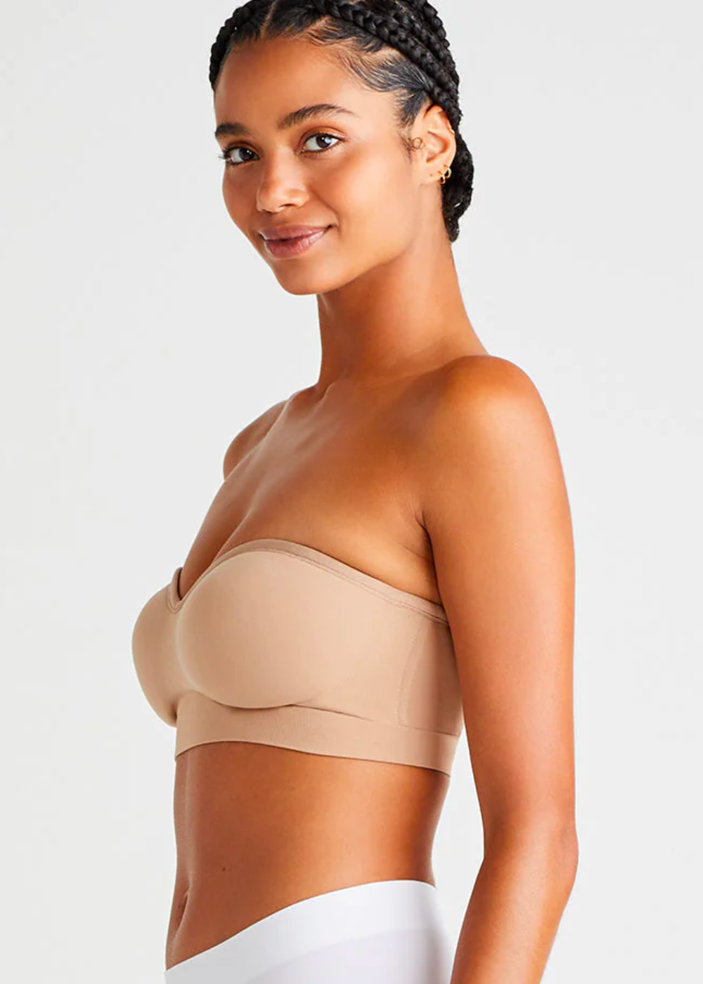 peyton contour strapless convertible bra in Almond worn by woman in side view Yummie