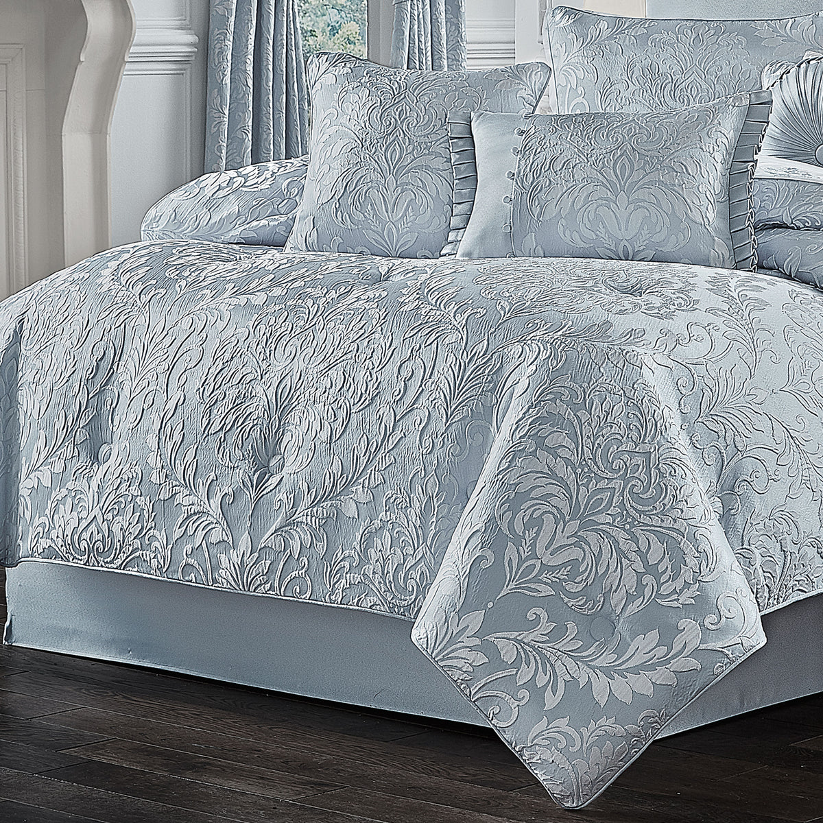 Malita Powder Blue 4-Piece Comforter Set