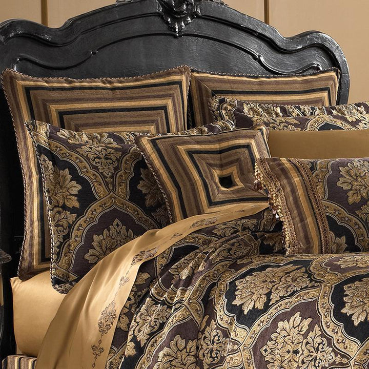 Reilly Black 4 Piece Comforter Set1 83c26f9e 17be 4e16 9cf1 4c275773df73 720x ?v=1611748664