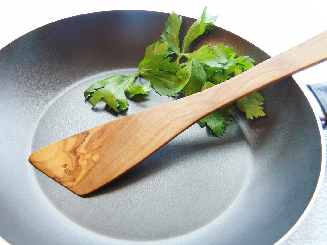 thin wooden spatula