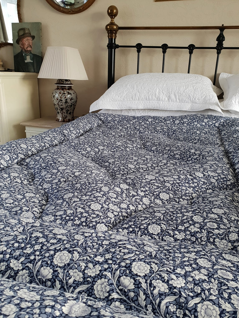 Classic Etched Floral Eiderdown Floral Eiderdown Bedspread Quilt UK ...