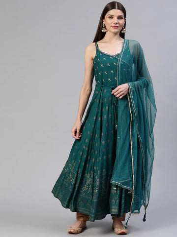 Wahe-Noor Women's Rama Green Rayon Shoulder Strip Anarkali Kurta with a net dupatta