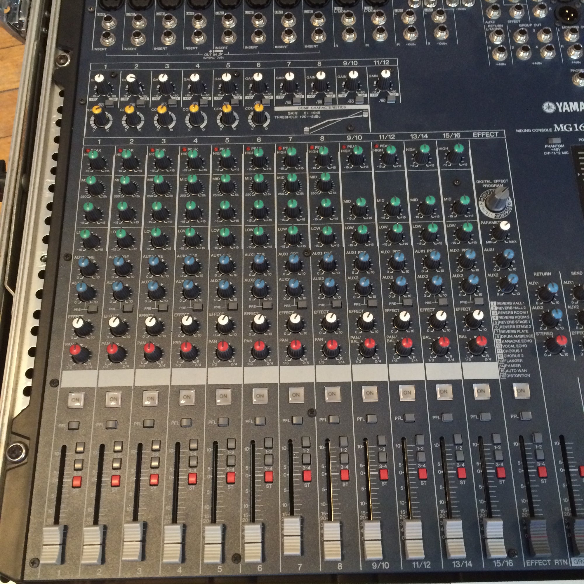 Yamaha MG166CX 16-Channel Mixer With Compression and Effects with Rack