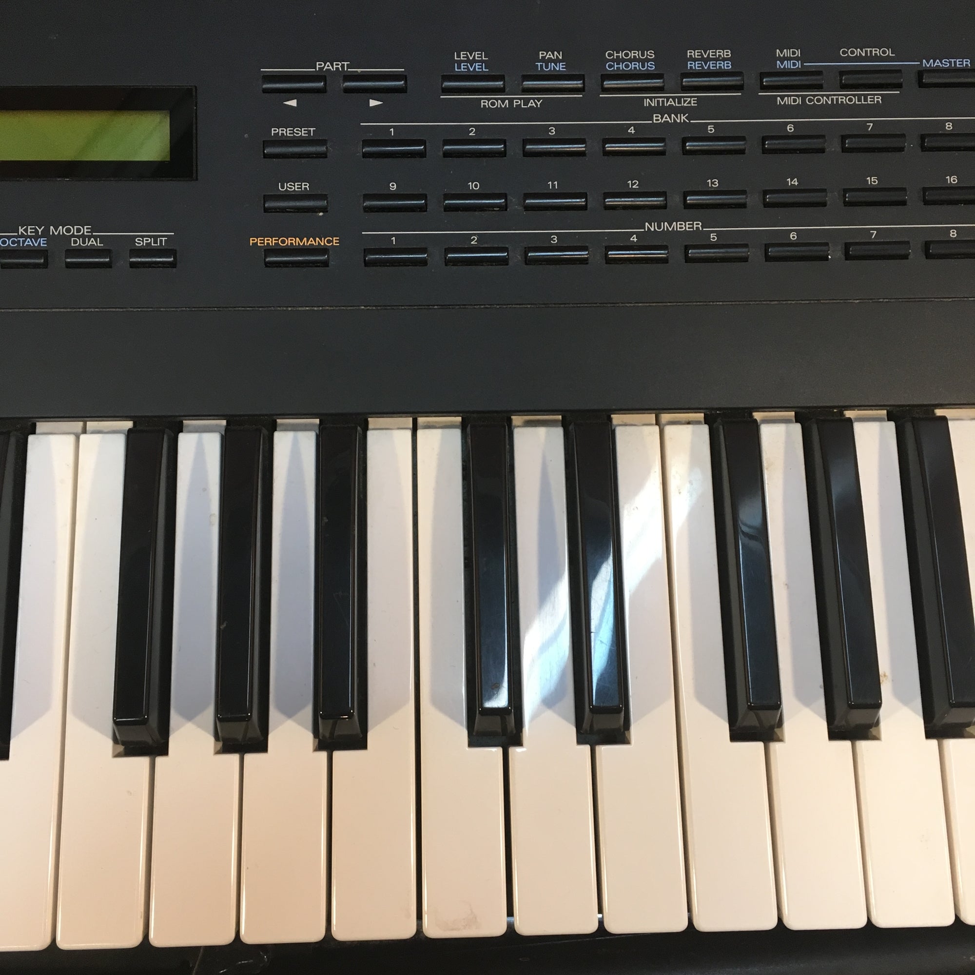 Roland Jv-30 16 Part Multitimbral Synthesizer with Case & Stand