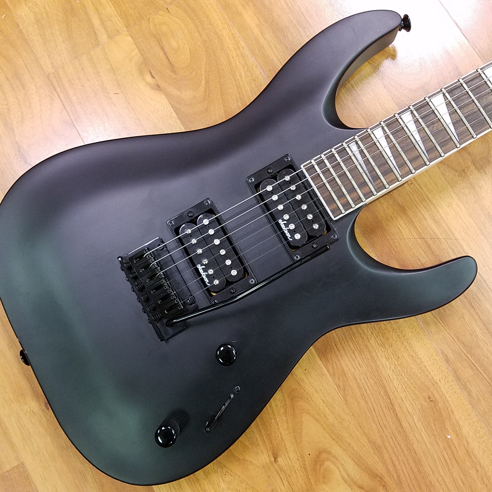 Jackson JS22 Dinky Satin Black - Evolution Music