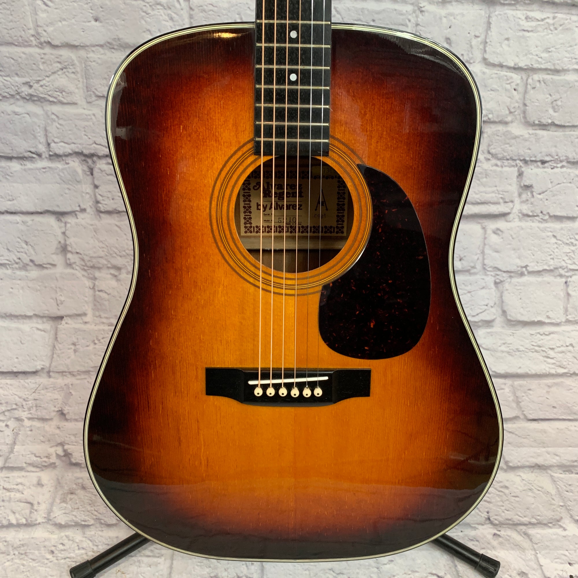 alvarez regent 5210 acoustic guitar