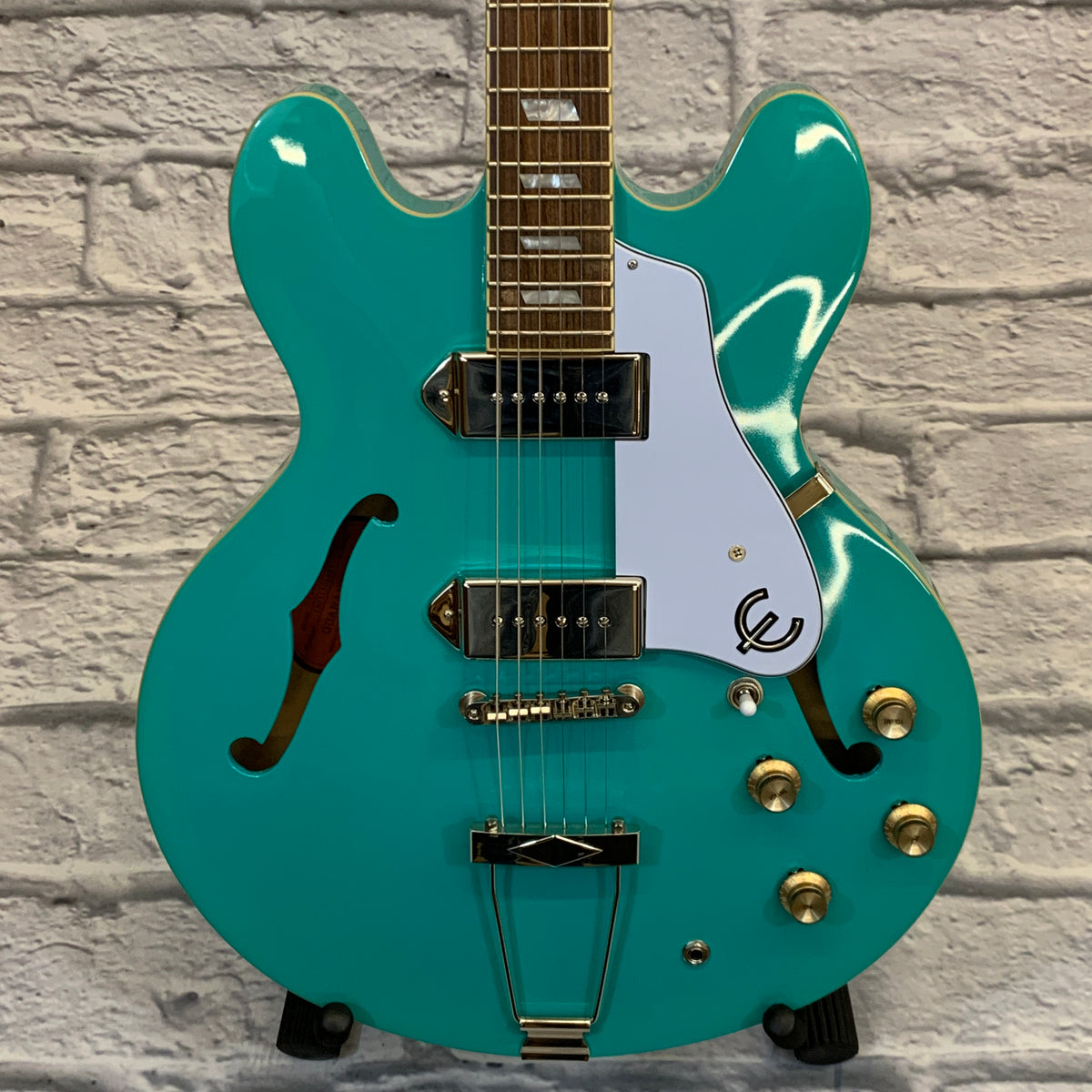 epiphone exclusive run casino turquoise with bigsby