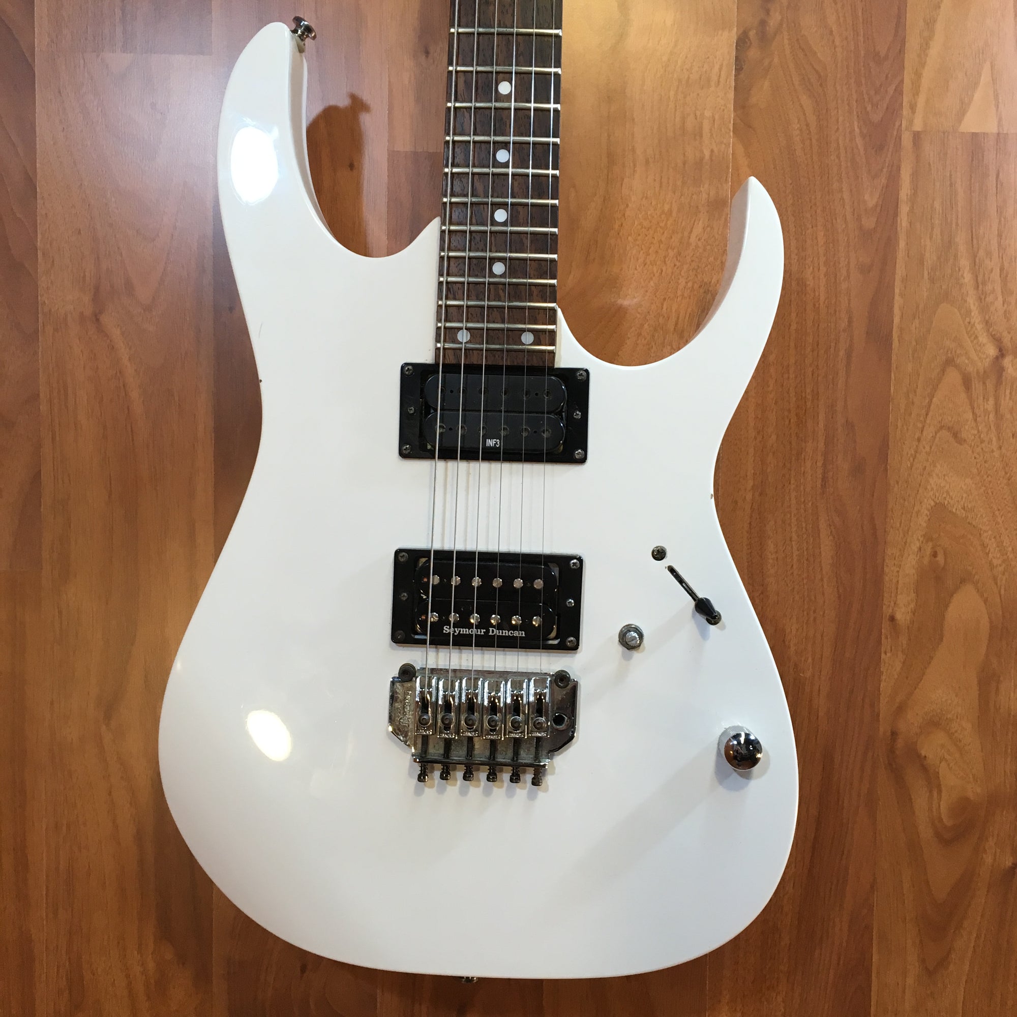 ibanez rg120 white