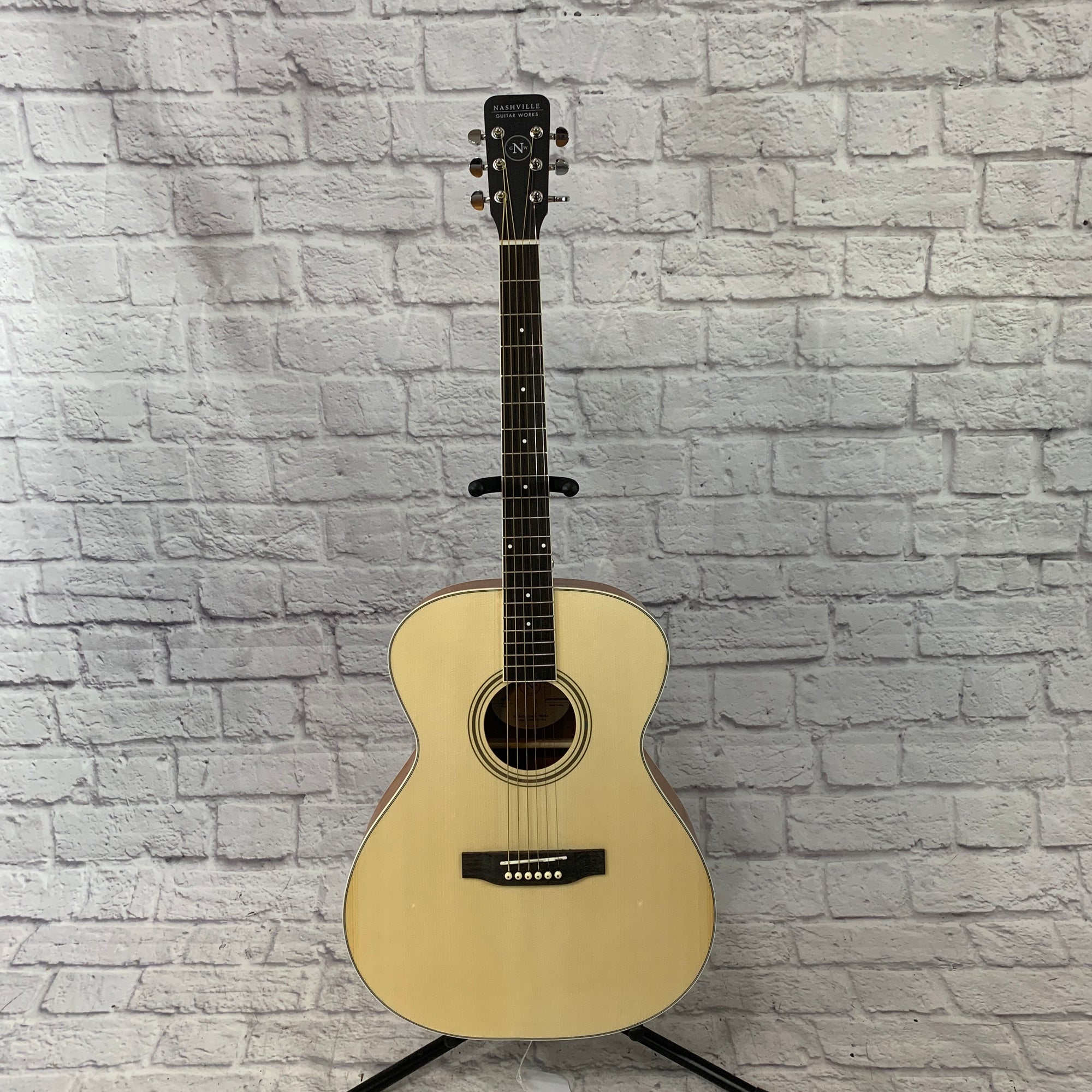 nashville guitar works om10